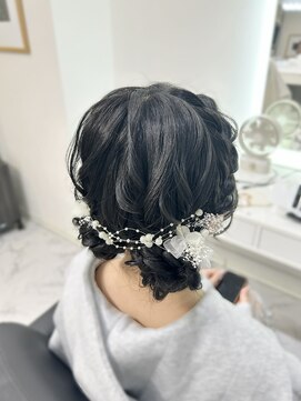 ヘアーメイクサロンアール(hair make salon R) ふんわりツインお団子