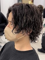 大人の黒髪ツーブロ波巻きツイストスパイラルパーマメンズカット