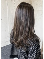 ペネロープ(Penelope)&nbsp;［新宿］ハイライト/セミロングローレイヤー/グレージュ
