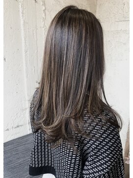 ペネロープ(Penelope) ［新宿］ハイライト/セミロングローレイヤー/グレージュ