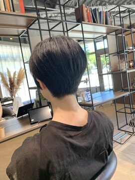 ユリイカビヨウシツ レディス刈り上げショート