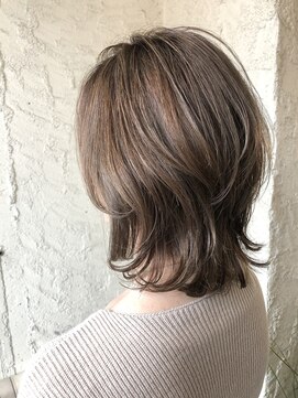 ペネロープ(Penelope) 新宿/ミディアムレイヤー/ハイライト/ベージュ系