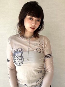 トナリ(tonari) ミディアム ベージュカラー くびれ ぱっつん【鹿児島中央】