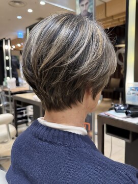 サヴォア(Savoir) 『大人女性におすすめ』ハイライトで立体感up!!毛流れショート