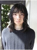 前髪ありのラフミディアムパーマ