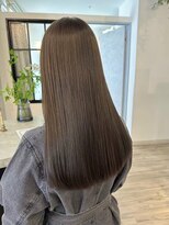 ヴィサージュバスク(VISAGE ba.s.k) ツヤと抜け感を両立♪くすみオリーブで上品スタイ ルに