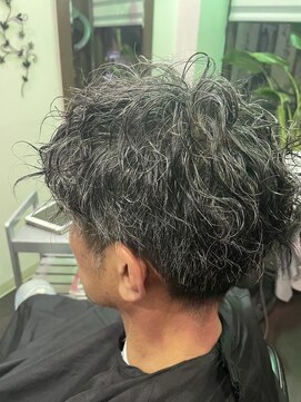 ヘアデザイン グロス(Hair Design GLOSS) イケオジになるパーマ