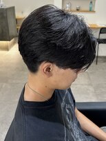 ヒュイル バイ ニアウ(Hwyl by Niau) メンズカットセンターパートナチュラル刈り上げショートパーマ