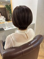 インビテーション(invitation) ショートとグレーベージュ