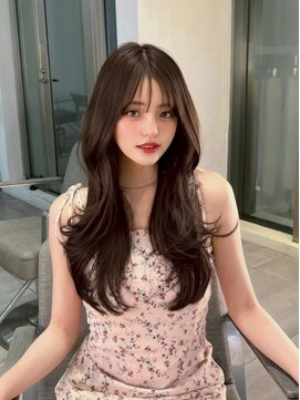 ヌイ 横浜(nui) レイヤーミディアム_大人ガーリーダークアッシュ似合わせカット