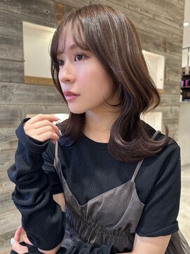 アイヴィ 表参道(IVY) 透明感 グレージュカラー くびれミディアム【肥田亜沙美】