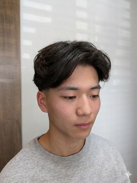 ワンワンオー バーバーショップ コンチネンタル(@110 BARBER SHOP continental) センターパート