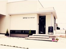 エンヴィ (envy hair design)の雰囲気（外観は白いお店です。）