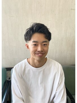 髪屋 爽やかなパーマと男らしいフェードを組み合わせた最強スタイル