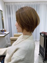 アンド ストーリーズ(&STORIES)&nbsp;前髪なし小顔ひし形丸み耳掛けショート20代30代40代50代（蘭）