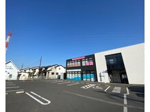 ドラマチックヘア 南越谷店(DRAMATICHAIR)の雰囲気（【広々とした駐車スペース】★駐車料金無料★）