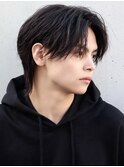 無造作センターパートくびれメンズウルフ耳掛けショート渋谷