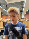 スパイキーショートケアブリーチダブルカラーブロンド眉毛カット