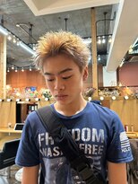 エディ(Edy)&nbsp;スパイキーショートケアブリーチダブルカラーブロンド眉毛カット