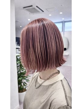 ロイロ(LoiLo) 大人でも楽しめる艶ピンク×ラインボブ