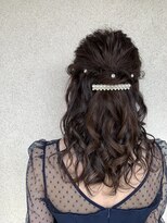 クリリ(KURIRI)&nbsp;お呼ばれヘアアレンジハーフアップ