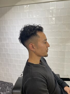 メリケンバーバーショップ フクオカ(MERICAN BARBERSHOP FUK) フェードパーマかきあげ