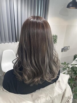 ミューバイケンジ(miu by KENJE) miu&伊藤夏海 グレージュでグラデーション◎