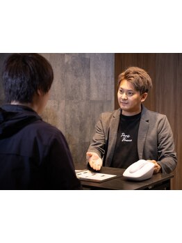 髪のお悩みやご要望をしっかりとカウンセリングし、お客様一人一人に寄り添います。あなたに合った施術を。