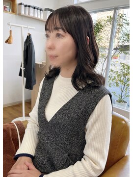 コムヘアー(COM HAIR) くびれヘア。アッシュグレージュ。