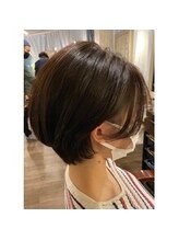 【朝の準備を5分短縮。乾かすだけで形が整う、自宅での再現性を重視したカット技法】