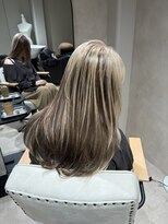 エラ(ere)&nbsp;30代40代50代　白髪ぼかしデザイン　ベージュカラー　アンブレラ
