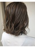 スモーキーグレージュ