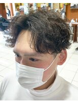 美容室エクストラアーツジャパン(X ARTS JAPAN) センターパート無造作スパイラルパーマ