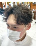 センターパート無造作スパイラルパーマ