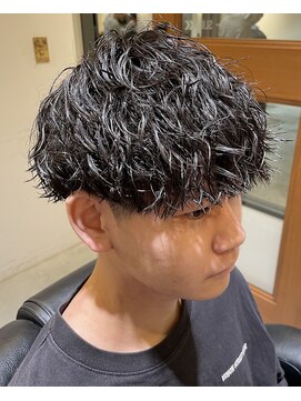 フリーク バーバーショップ 都島店(FREAK BARBER SHOP) 黒髪ツイストスパイラルパーマ重めマッシュ