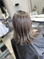 エスト 小倉(est)&nbsp;色落ちしても可愛いハイライト/赤みのないグレージュ×髪質改善