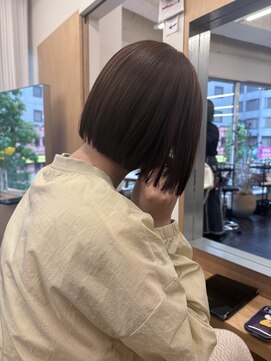 メク(meku) ぱつっと切りっぱなしボブ＊関内美容室