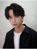 大人の抜け感を演出する、今トレンドのフェザーパーマ