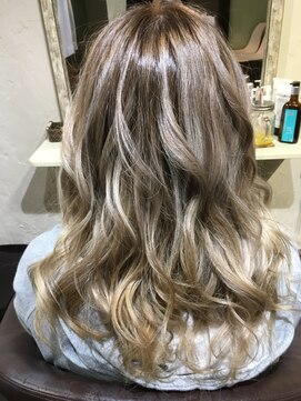 リアリス フレーゼ(Realis Fleuze) 【外国人風】ハイライト&ダブルカラー