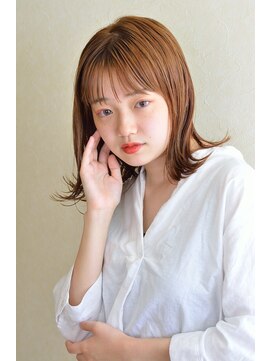 シャイニー(SHINY) ストレートヘア_外ハネ_ミディアム_韓国