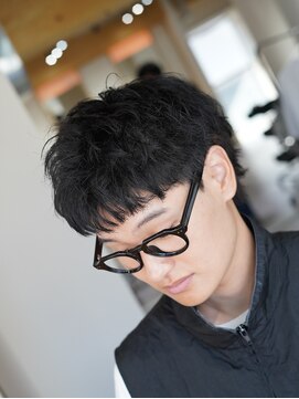 クオル 立川(QOL) 大人男子ヘア 眼鏡に合う髪 大人ショート 無造作ショート