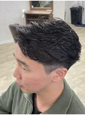 サイドパートスタイル