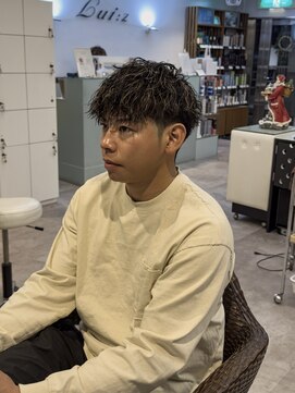 ルィーズ(Lui:z) ハードツイストスパイラル×ホワイトハイライトカラー