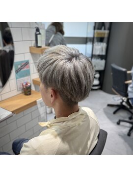 ミエルヘアーエスト 新宿店(mielhair est) メンズ　シルバーアッシュ