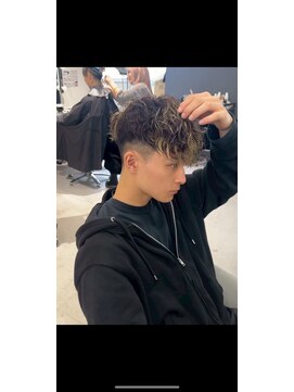 メンズサロン キング 高槻店(Men’s salon K!ng) 波巻きツイストスパイラルパーマ/フェザーパーマ/眉毛/メンズ