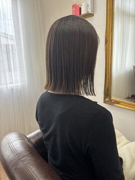 リノア(Rinoa) 透明感ナチュラルオリーブの大人切りっぱなしボブ