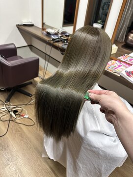EM美容室 10代～60代 ミント・オリーブ系カラー・髪質改善トリートメント