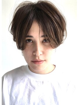 サーカス バイ ビュートリアム 青山(CIRCUS by BEAUTRIUM) ３０代　前髪長め　大人可愛い　マッシュショート