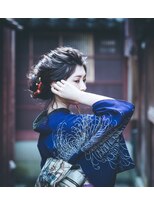 お着物で後れ毛いっぱいルーズシニヨン