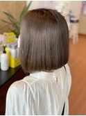 アッシュベージュ襟足すっきりで大人かわいい暗髪×小顔大人ボブ